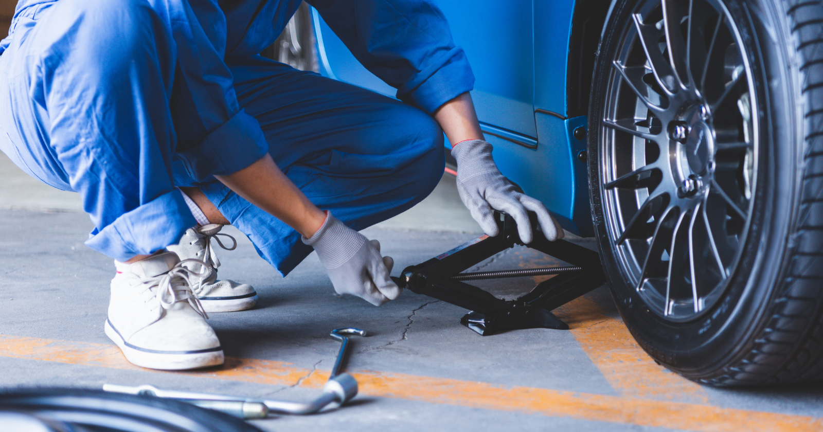 Changing a flat tyre